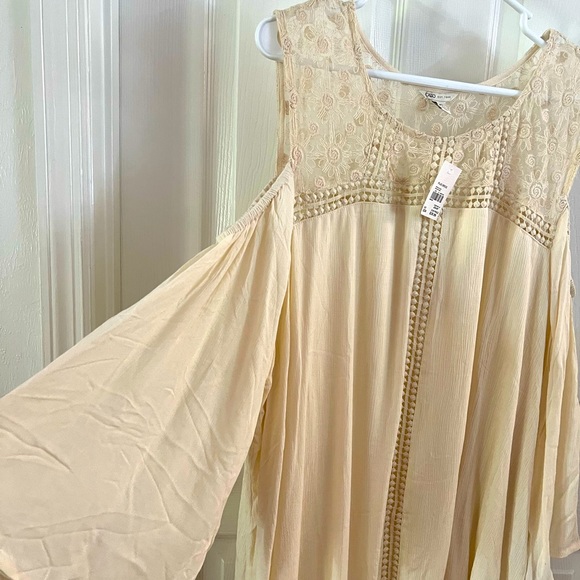 Ladies Cold Shoulder Dress - Picture 3 of 6